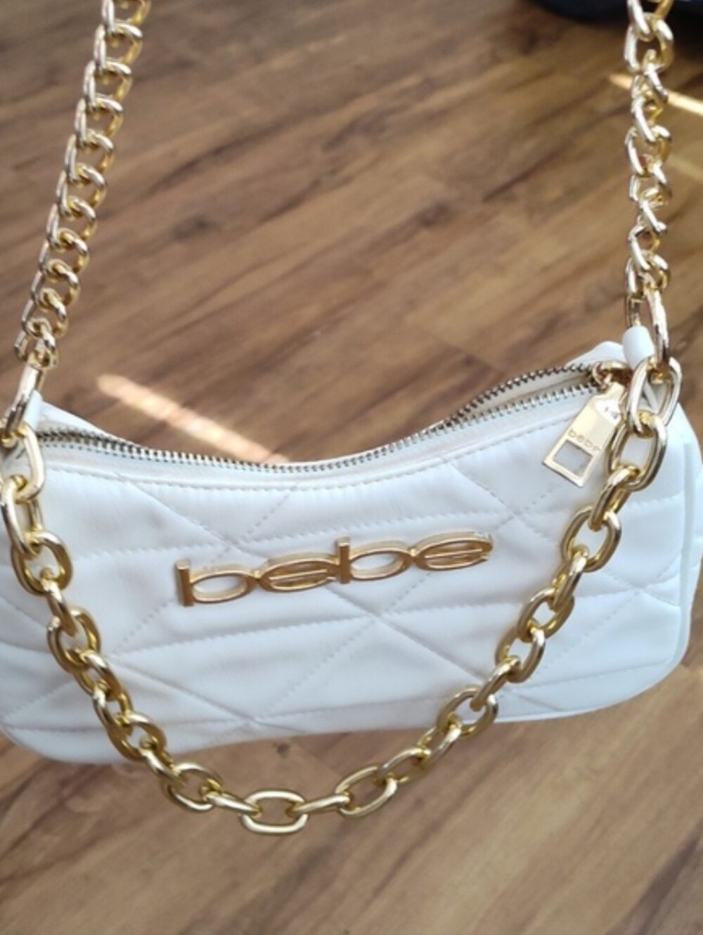 Bebe Quilted White Shoulder Bag Gold Chain Crosby Strap  9 x 5"  + Balloon Dog